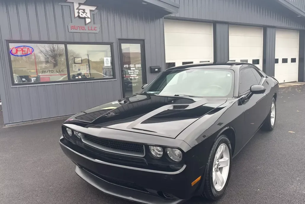 2012 Dodge Challenger SXT photo 1