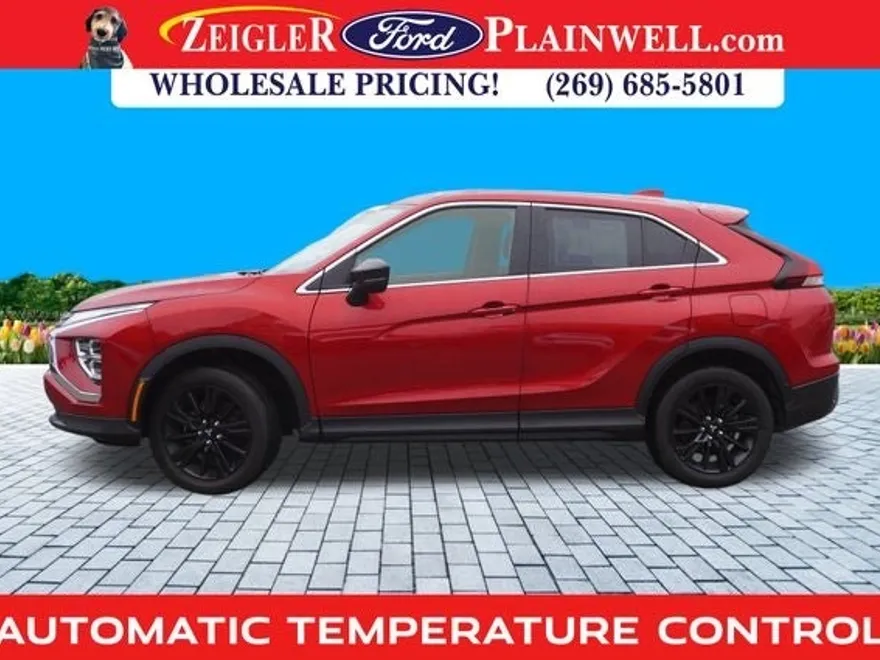 2023 Mitsubishi Eclipse Cross LE photo 1