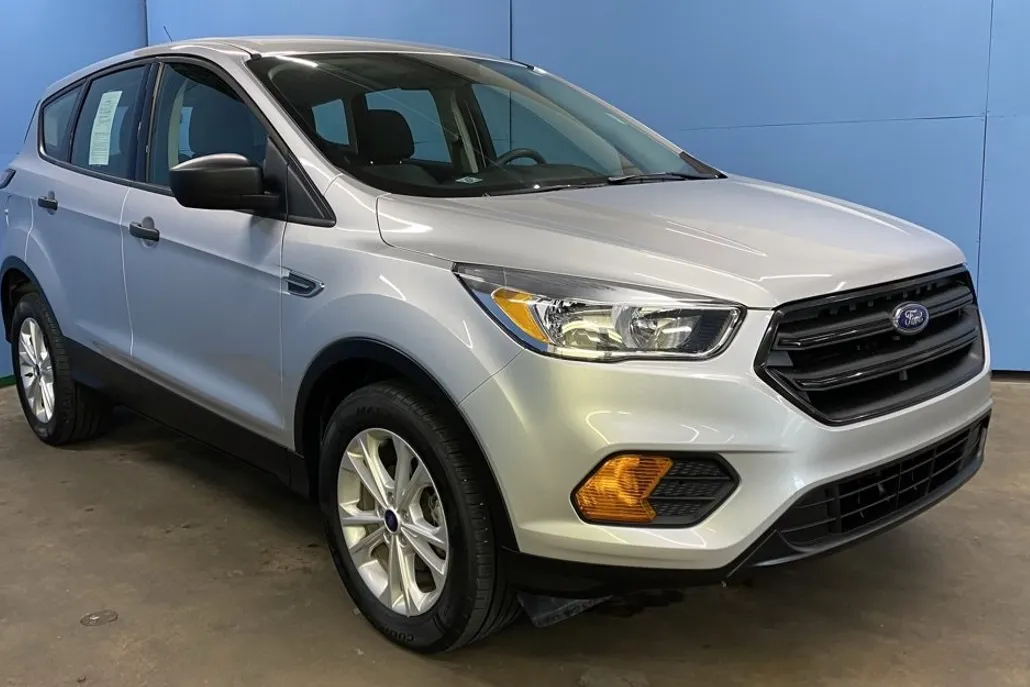 2017 Ford Escape S photo 1