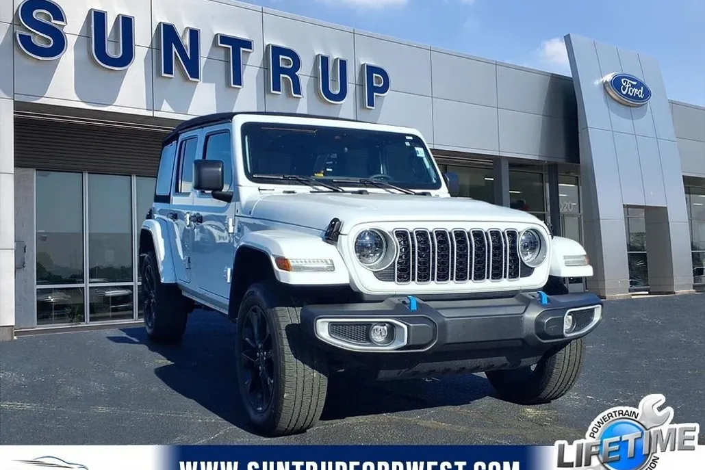 2024 Jeep Wrangler Sahara 4xe photo 1