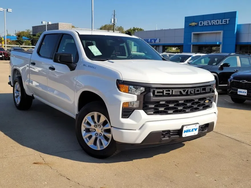 2026 Chevrolet Silverado 1500 Custom photo 1