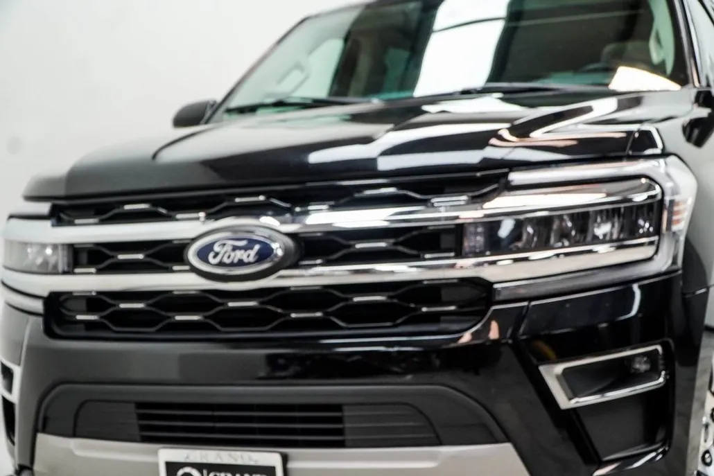 2022 Ford Expedition Limited photo 1
