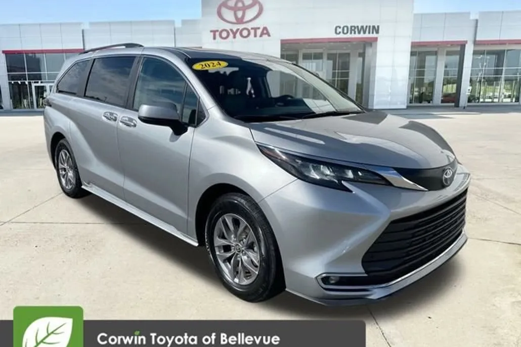 2024 Toyota Sienna XLE photo 1