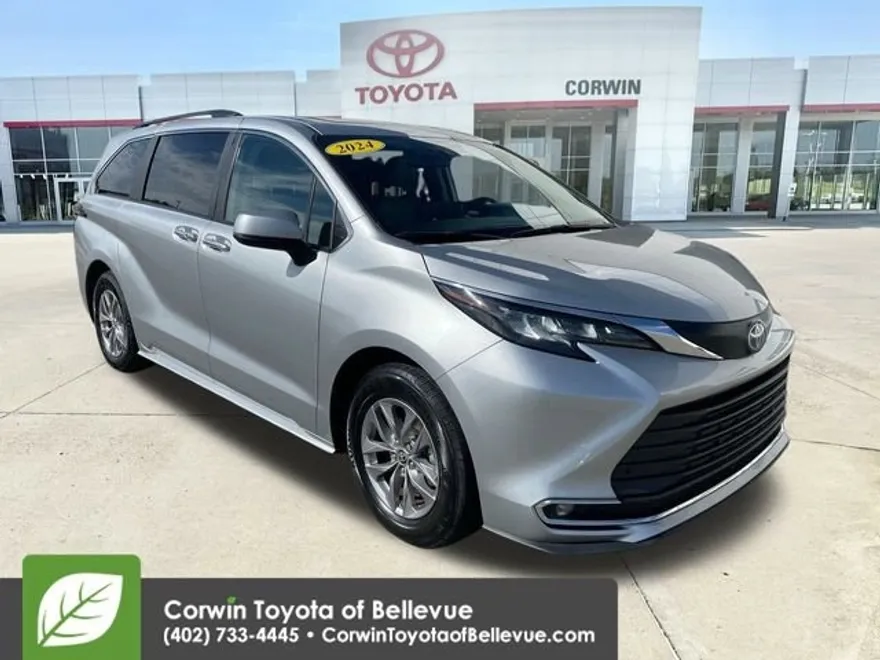 2024 Toyota Sienna XLE photo 1
