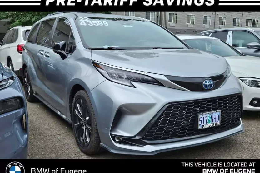 2022 Toyota Sienna XSE photo 1