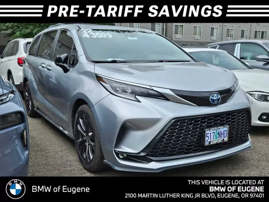 2022 Toyota Sienna XSE photo 1