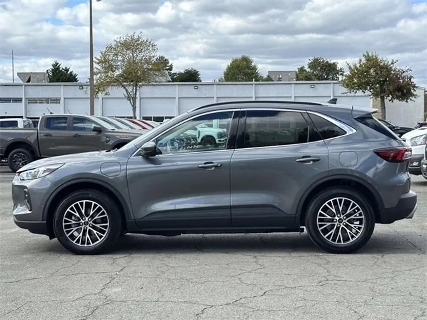 2024 Ford Escape Premium photo 1