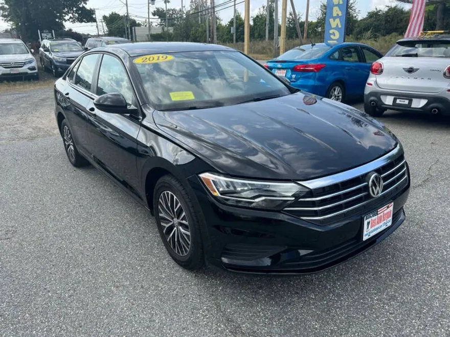 2019 Volkswagen Jetta SE R-Line photo 1
