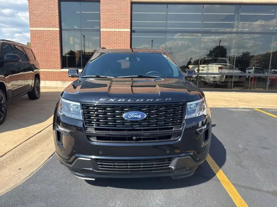 2019 Ford Explorer Sport photo 1
