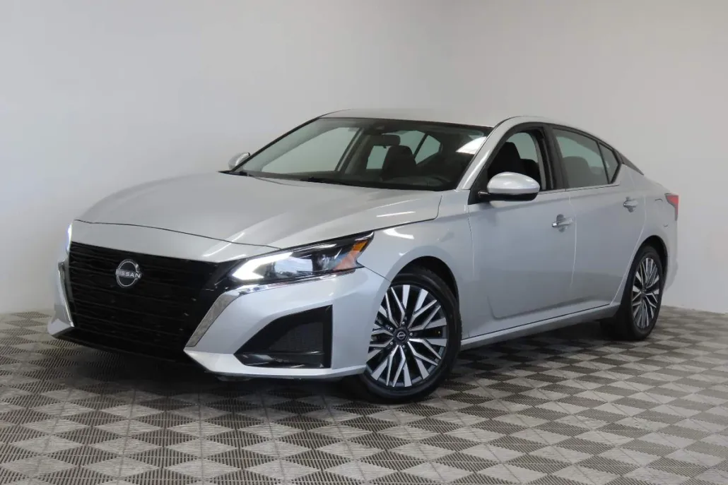 2023 Nissan Altima 2.5 SV photo 1
