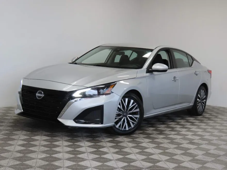 2023 Nissan Altima 2.5 SV photo 1
