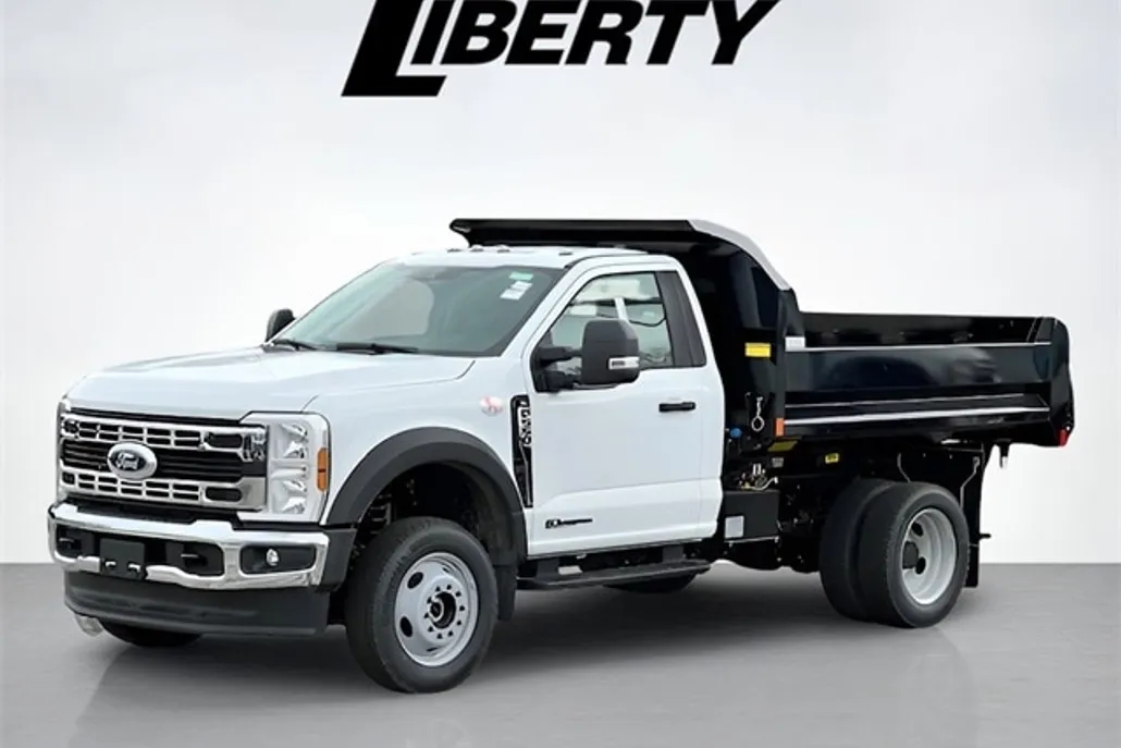 2025 Ford F-550 photo 1