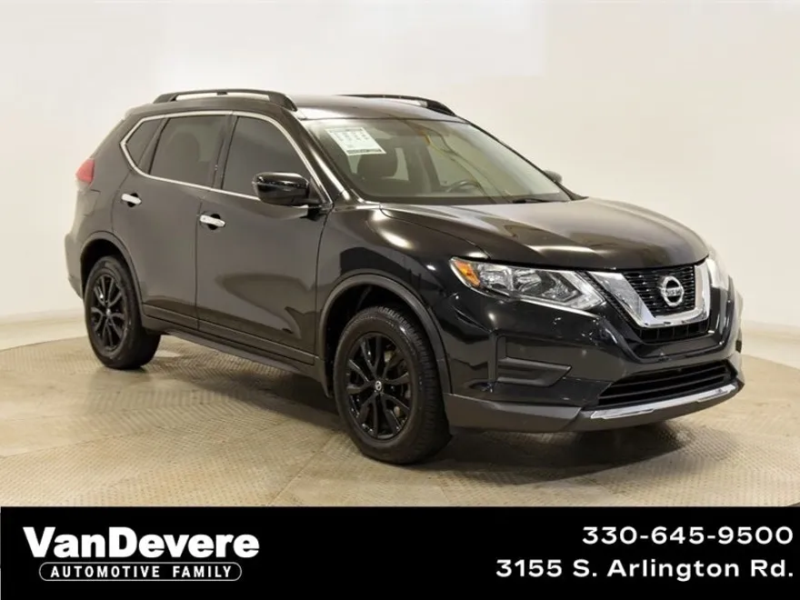 2017 Nissan Rogue SV photo 1