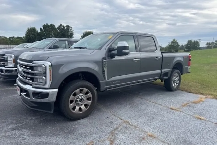 2024 Ford F-350 photo 1