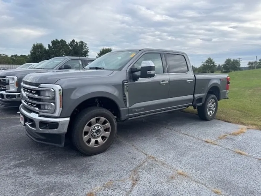 2024 Ford F-350 Lariat photo 1