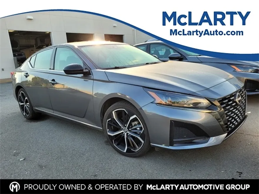 2024 Nissan Altima 2.5 SR photo 1