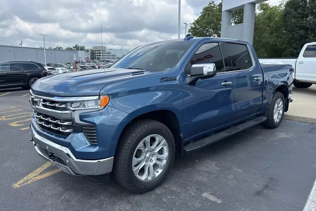2024 Chevrolet Silverado 1500 LTZ photo 1