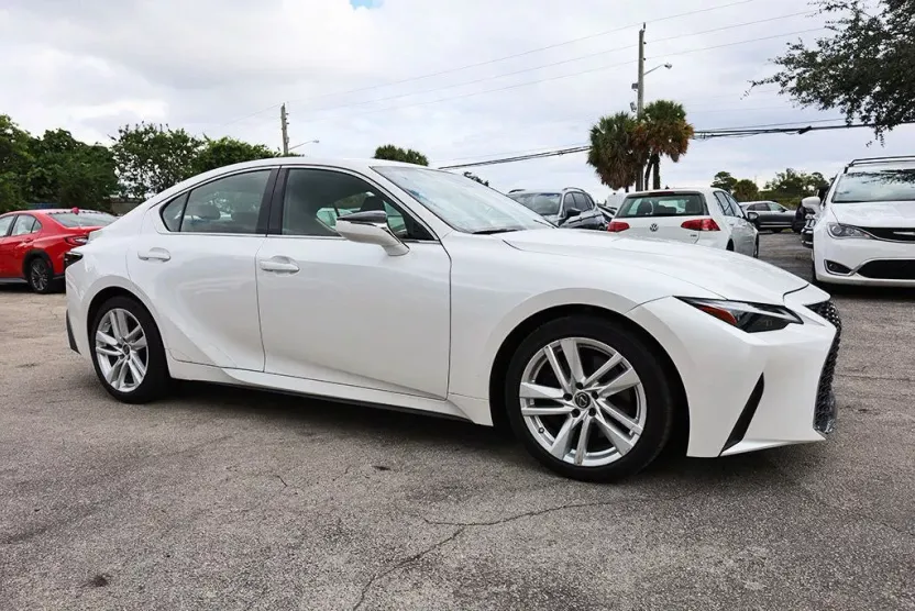 2021 Lexus IS 300 photo 1