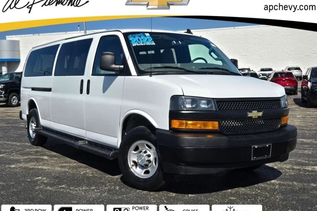 2022 Chevrolet Express Passenger 3500 LS photo 1