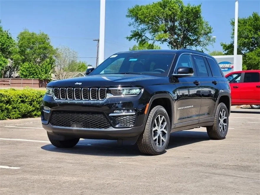 2025 Jeep Grand Cherokee Limited photo 2