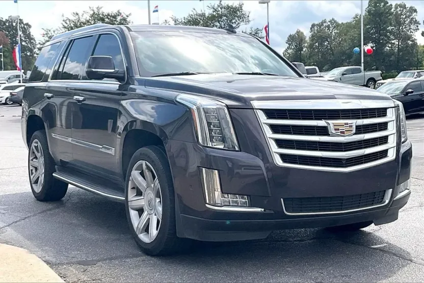 2017 Cadillac Escalade Luxury photo 1