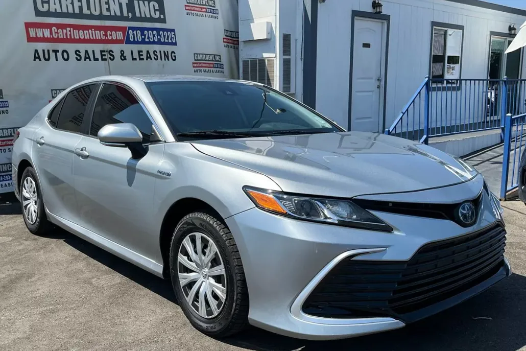 2021 Toyota Camry Hybrid LE photo 1