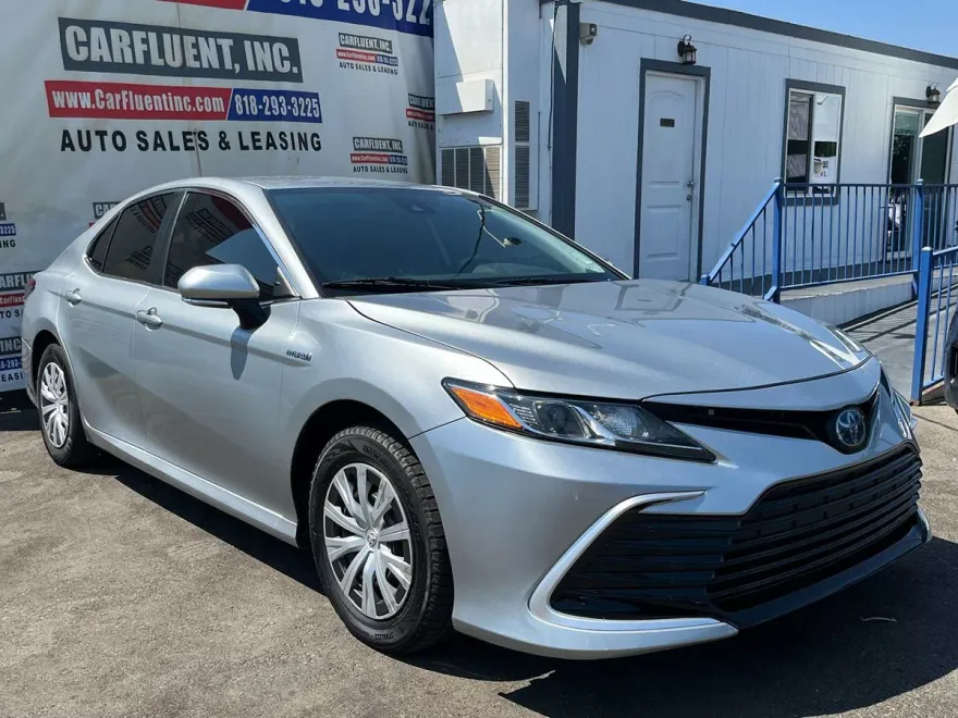 2021 Toyota Camry Hybrid LE photo 1