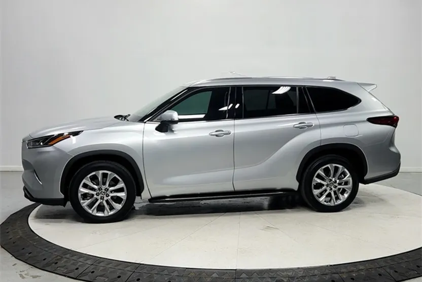 2023 Toyota Highlander Limited photo 1