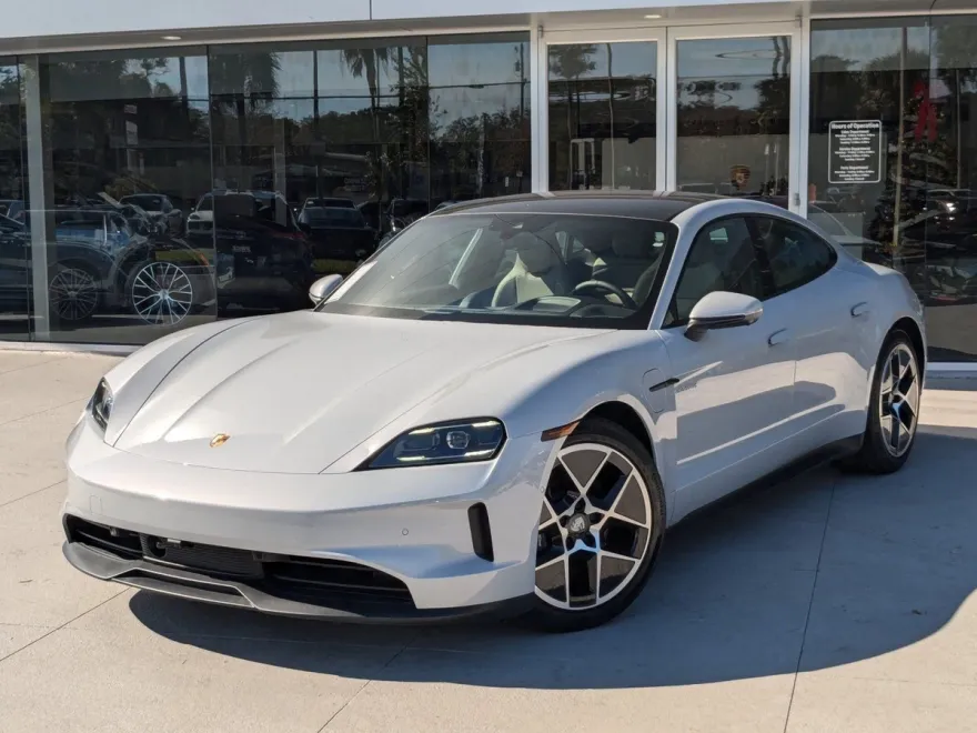 2025 Porsche Taycan photo 1