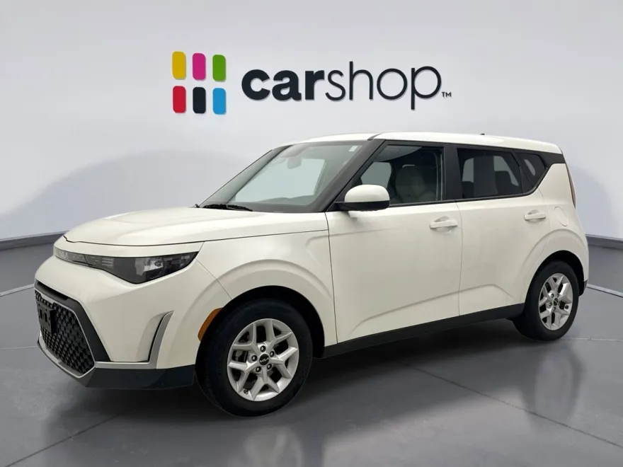 2023 Kia Soul LX photo 1