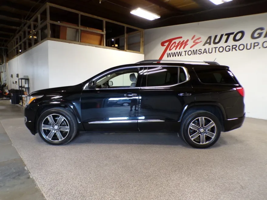 2017 Gmc Acadia Denali photo 1