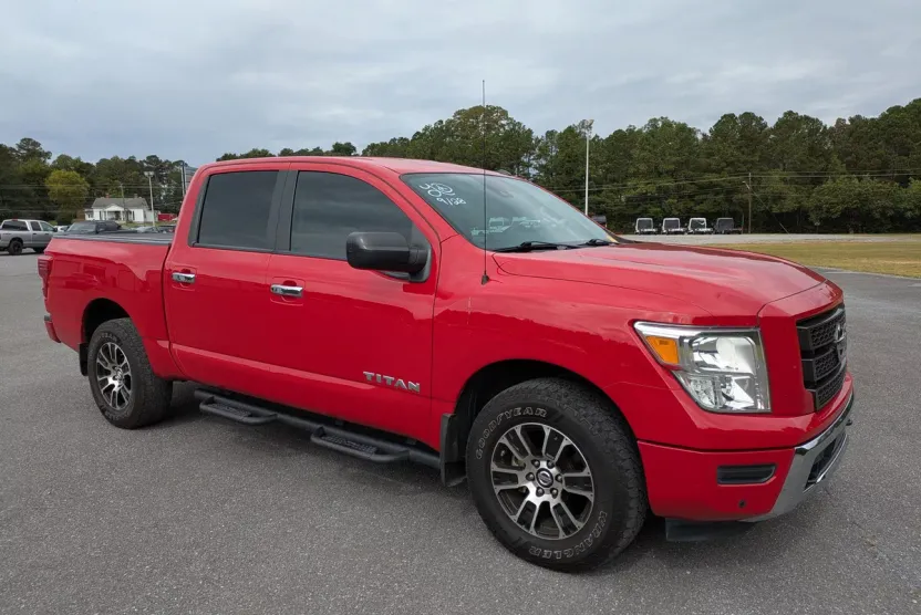 2021 Nissan Titan SV photo 1