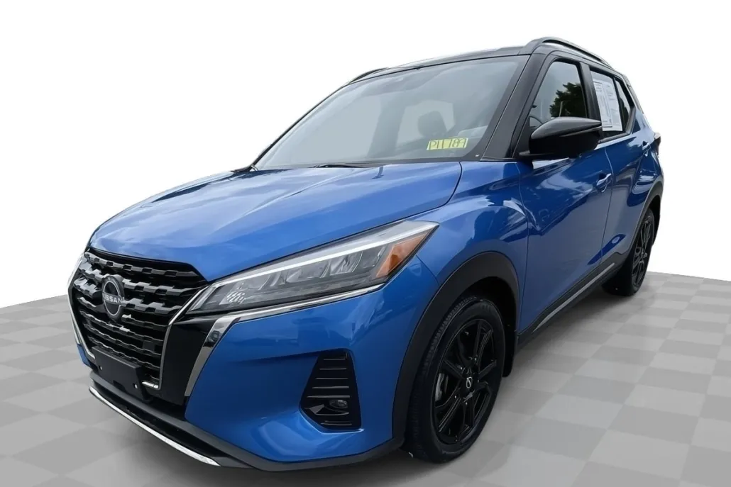 2023 Nissan Kicks SR photo 1