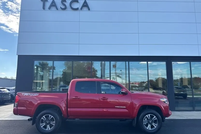 2017 Toyota Tacoma TRD Sport photo 1