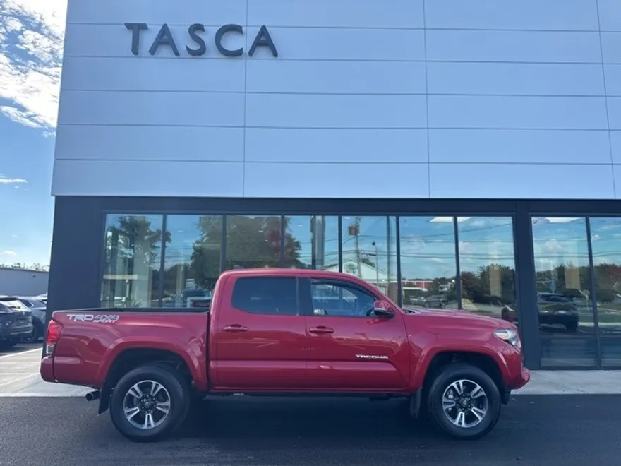 2017 Toyota Tacoma TRD Sport photo 1