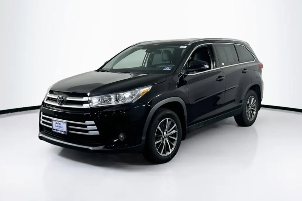 2019 Toyota Highlander XLE photo 1