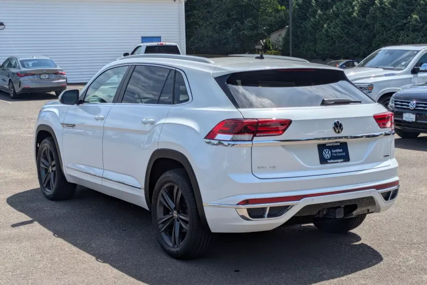 2022 Volkswagen Atlas Cross Sport V6 SEL R-Line photo 1