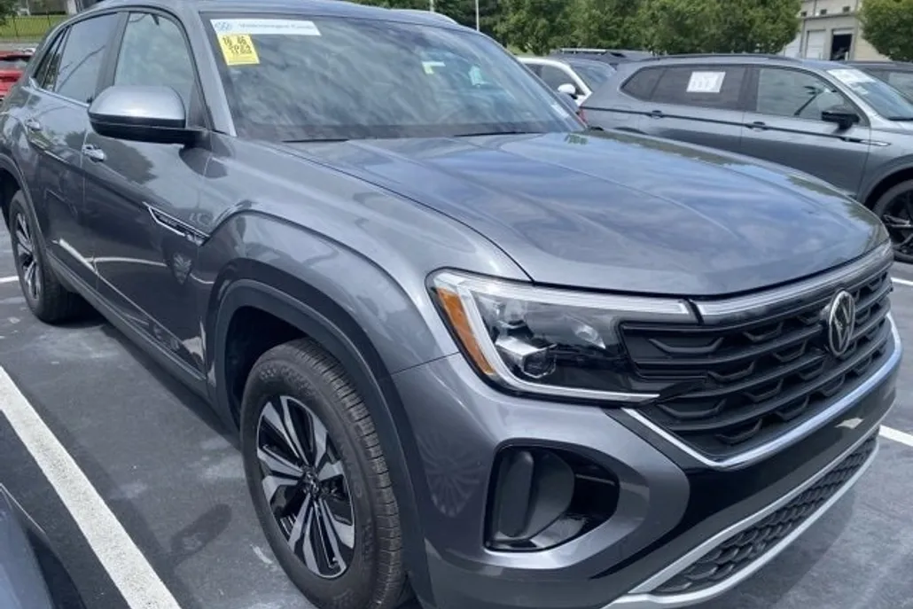 2024 Volkswagen Atlas Cross Sport SE photo 1