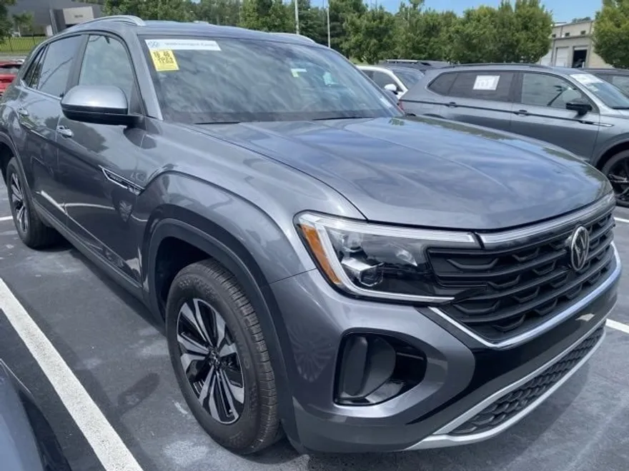2024 Volkswagen Atlas Cross Sport SE photo 1
