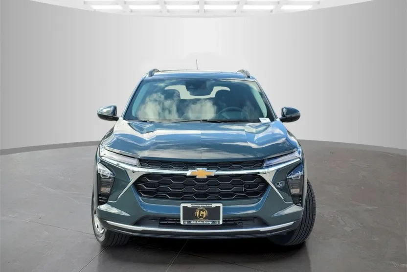 2026 Chevrolet Trax LT photo 1