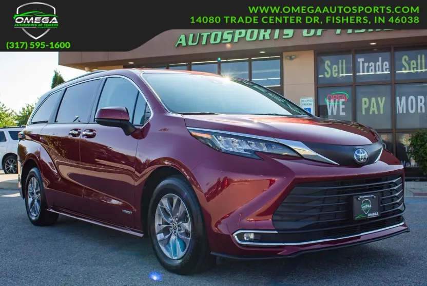 2021 Toyota Sienna XLE photo 1