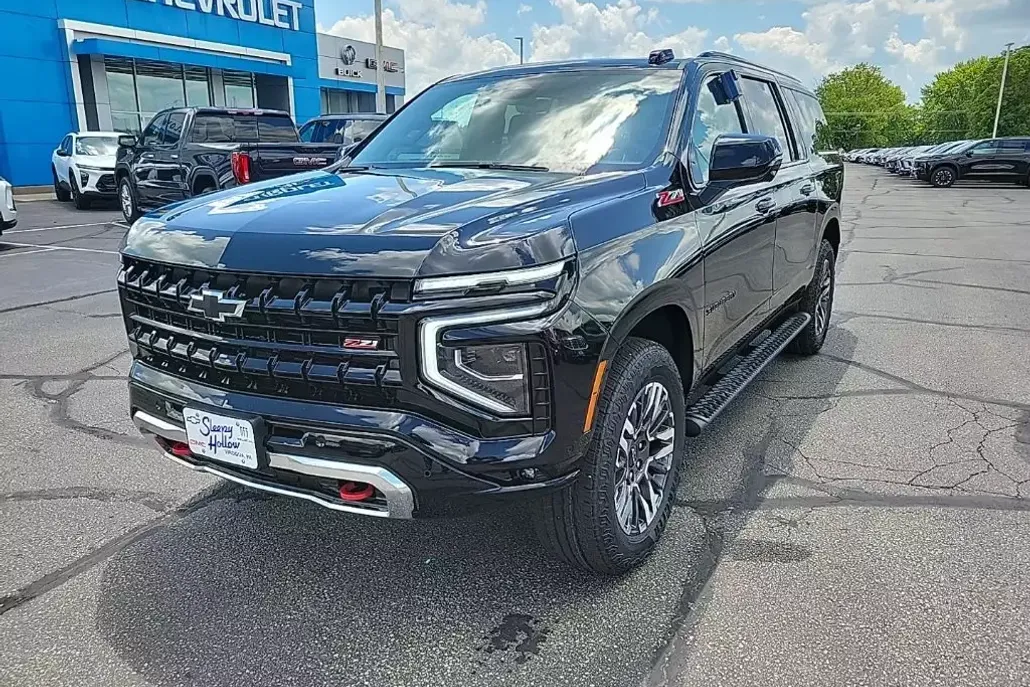 2025 Chevrolet Suburban Z71 photo 1
