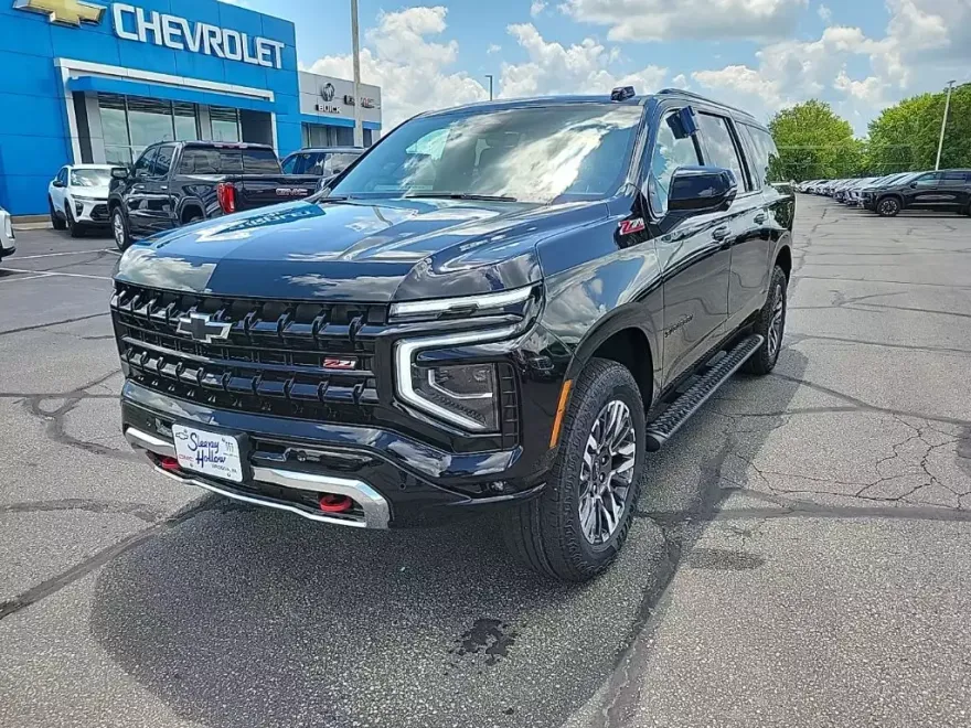 2025 Chevrolet Suburban Z71 photo 1