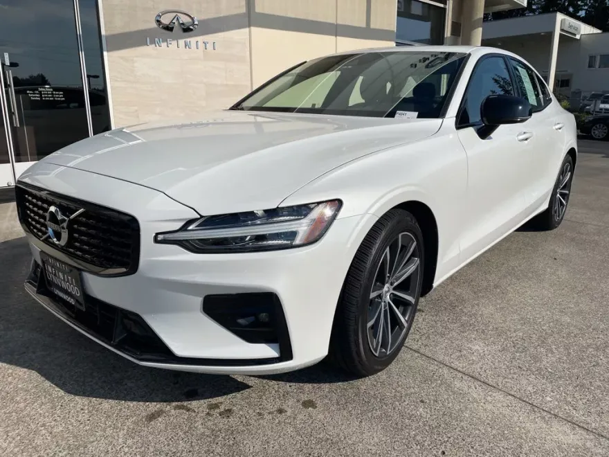 2021 Volvo S60 T5 Momentum photo 1