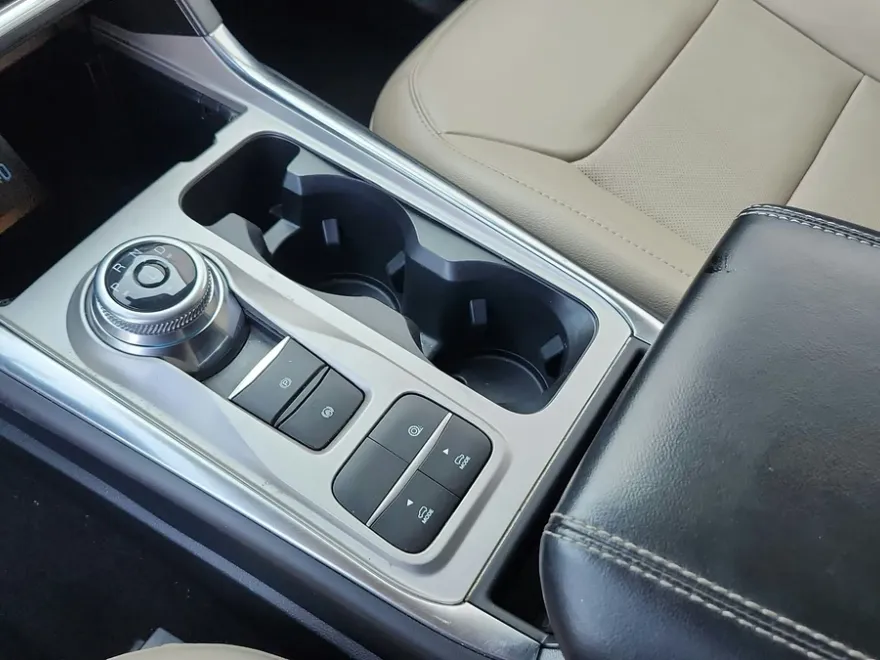 2023 Ford Explorer Limited photo 1