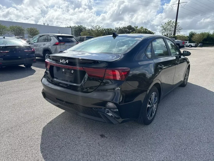 2024 Kia Forte LXS photo 1