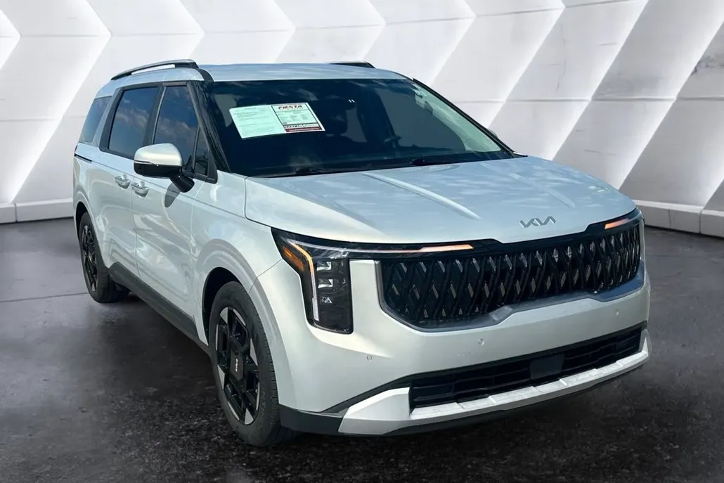2025 Kia Carnival EX photo 1
