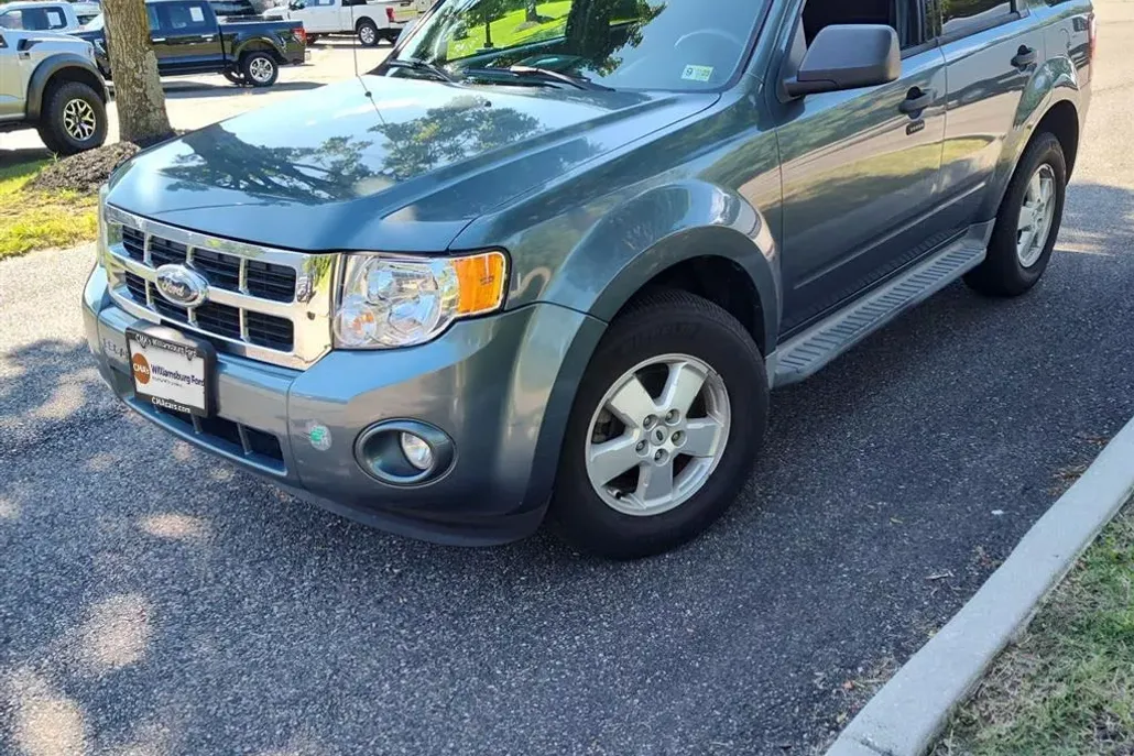 2010 Ford Escape XLT photo 1