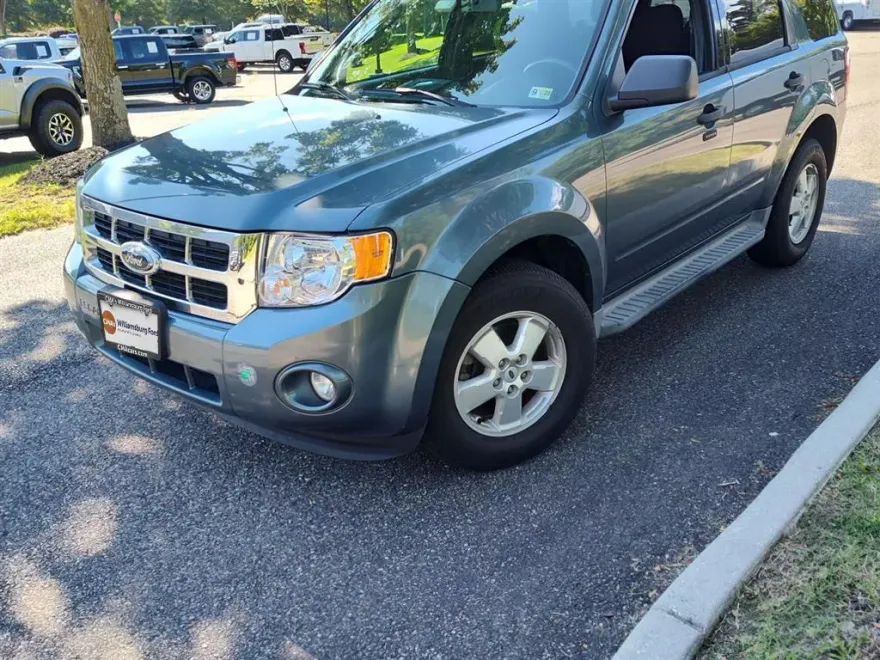 2010 Ford Escape XLT photo 1
