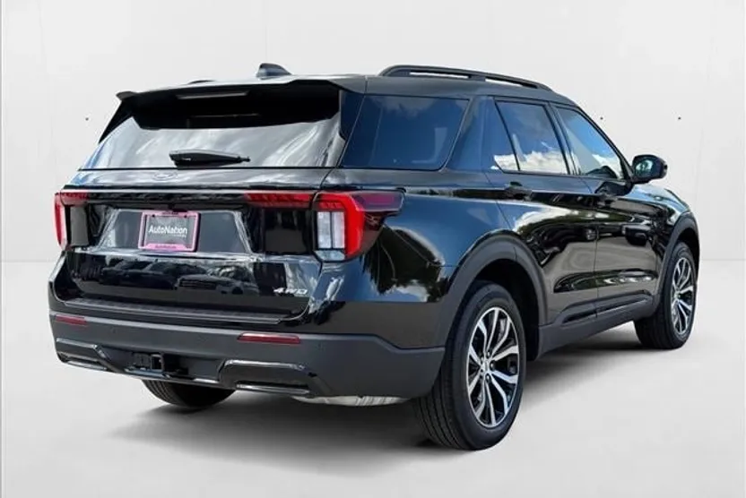 2025 Ford Explorer ST-Line photo 1